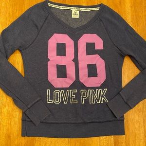 Pink vneck graphic sweatshirt great condition XS